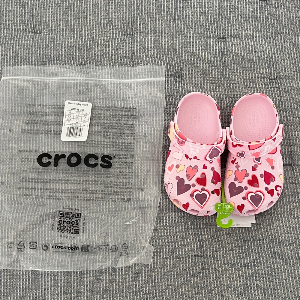 CROCS Kids Pink Heart Pattern Clogs